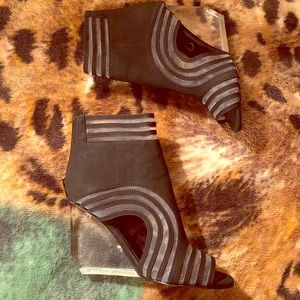 Brand new - Black Playa from Privileged - size 9